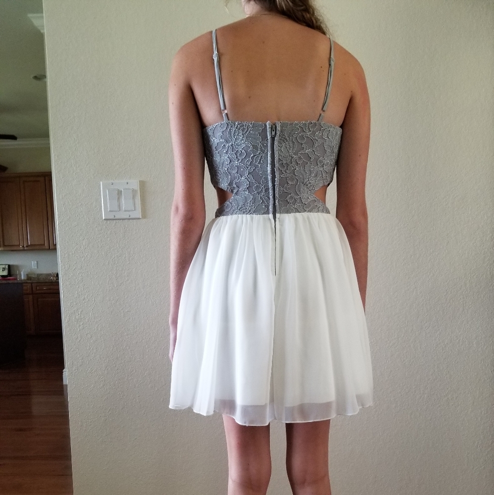 Dress - Picture 2 of 11